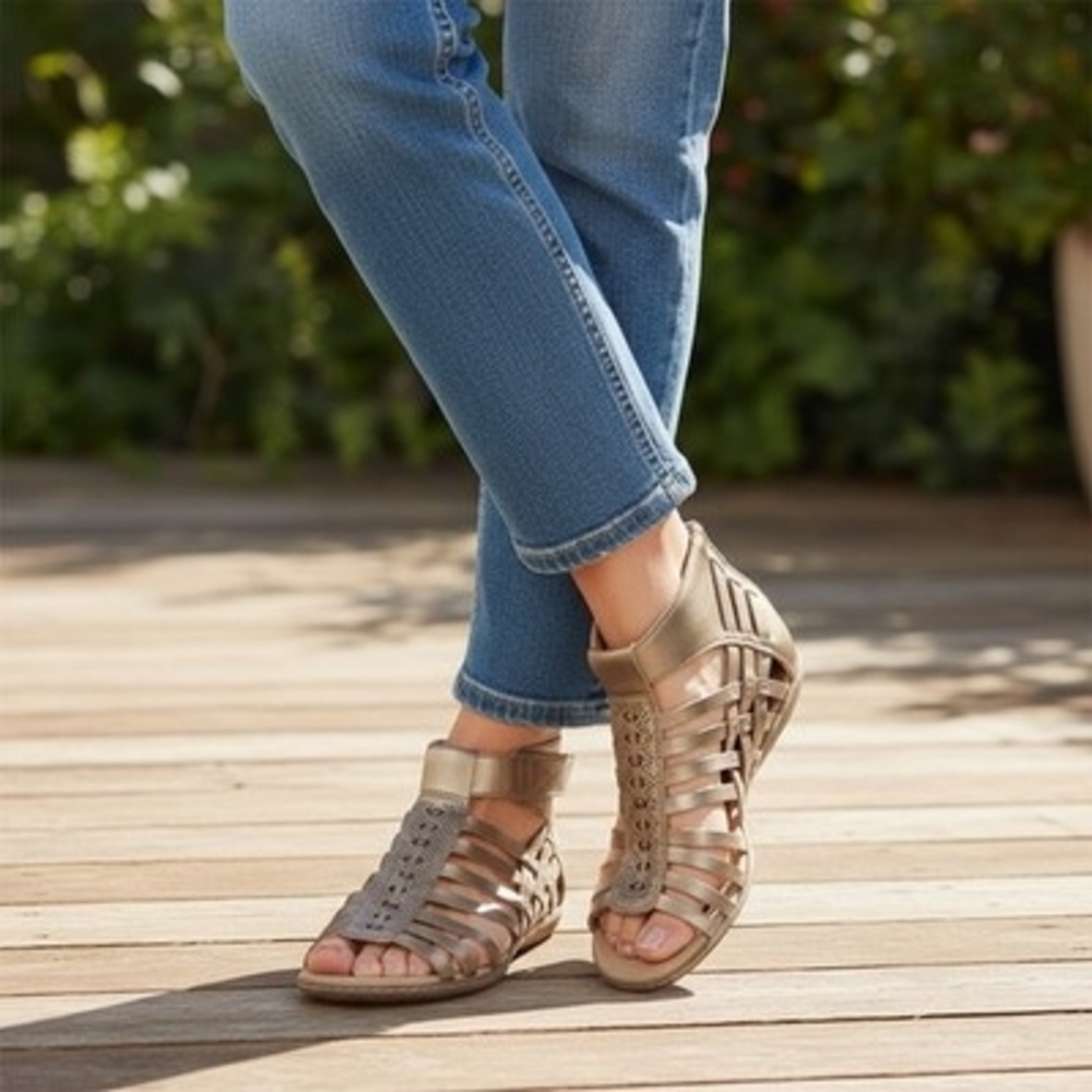 Earth Camellia Marconi Platinum Metallic Leather Gladiator Sandals 8M